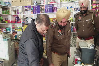 The robbers looted 10 thousand rupees from the shopkeeper in Sangrur