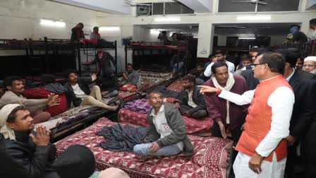 CM Shivraj In Night Shelter