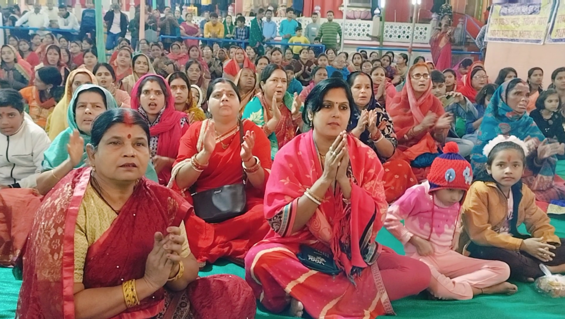 जय श्यामा माई' नामधुन नवाह संकीर्तन में श्रद्धालुओं की भीड़