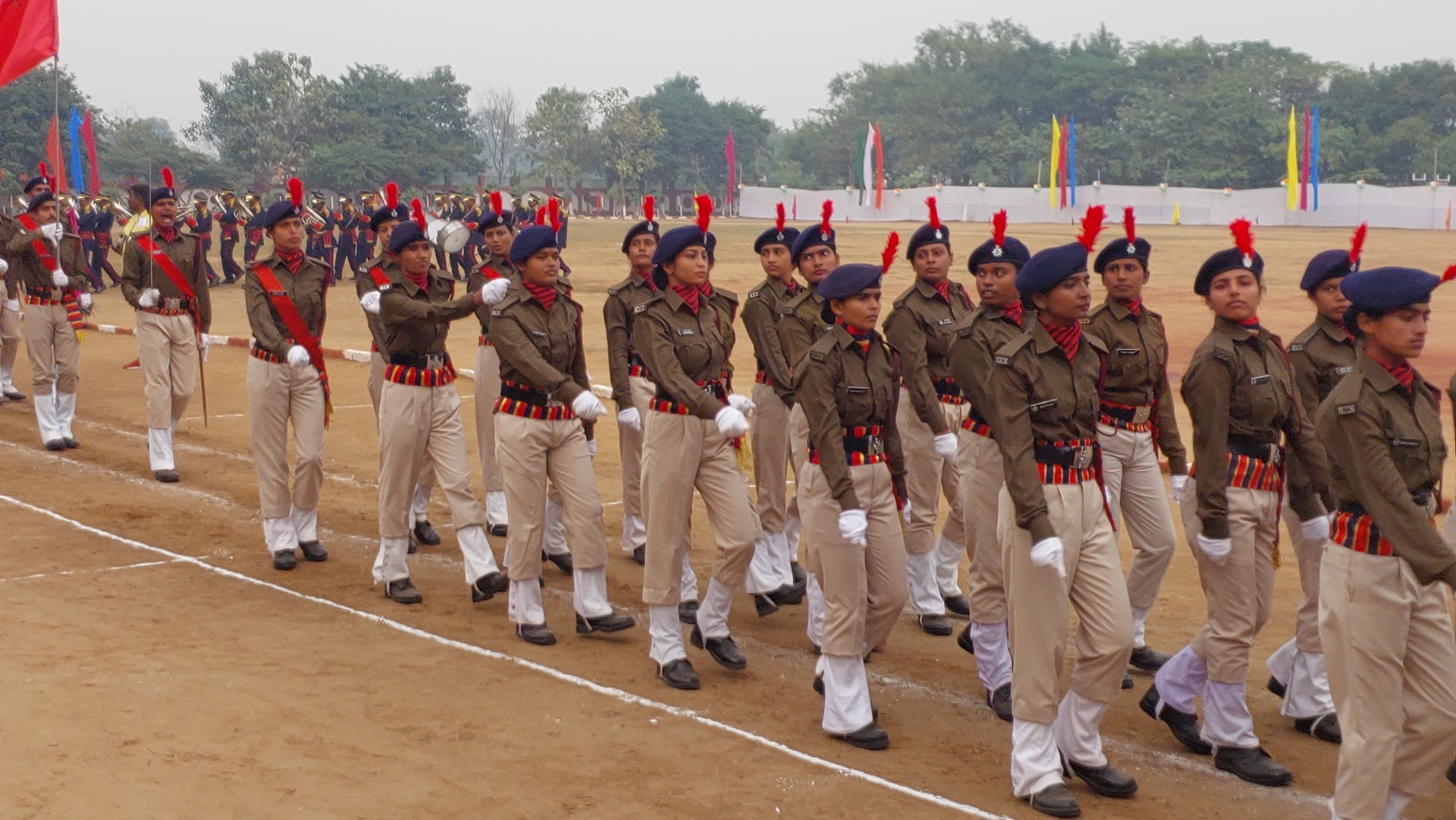 पटना में गृह रक्षा वाहिनी जवानों का परेड.