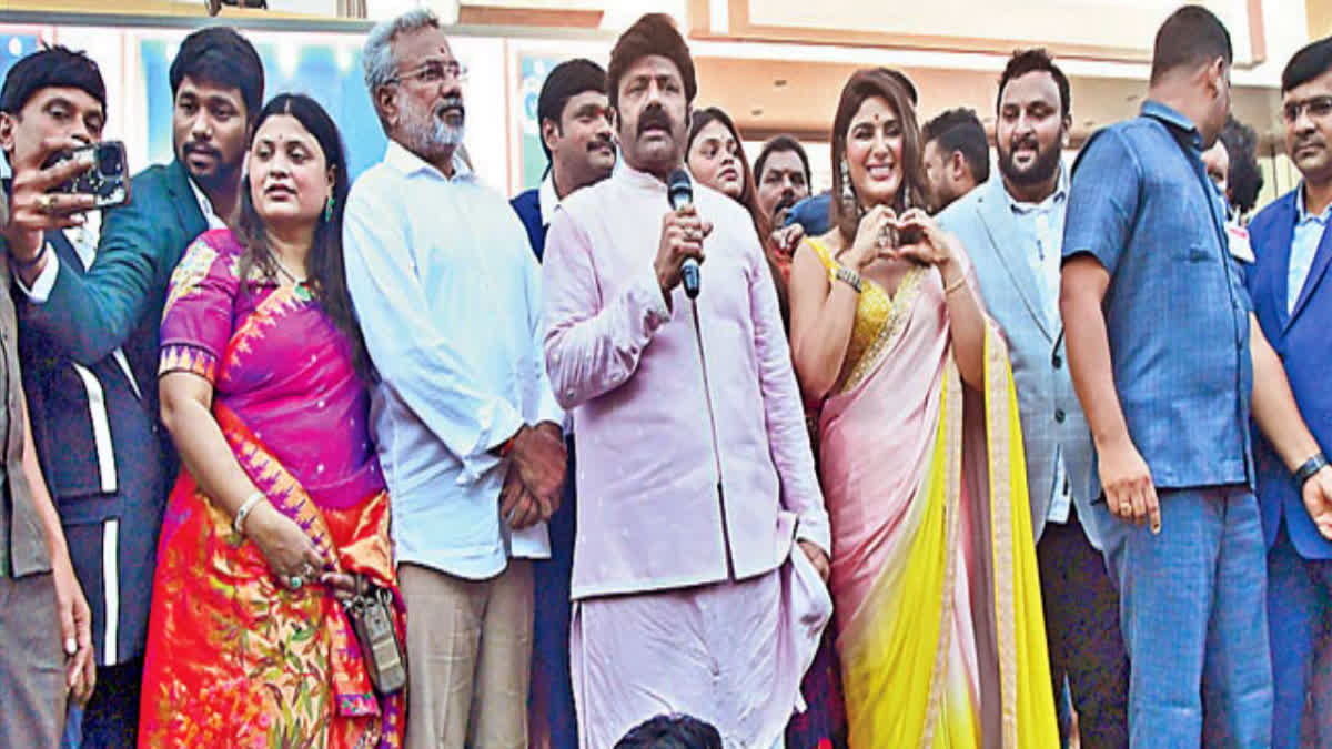 nandamuri_balakrishna_opening_jewellery_store_in_kakinada_of_east_godavari.