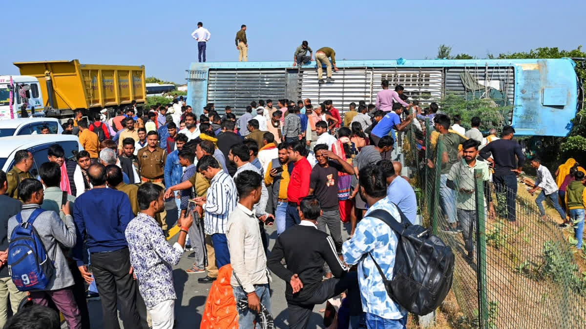 Seven Killed In Road Accident On Lucknow-Agra Expressway