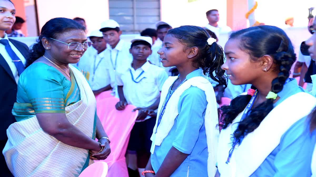 PRESIDENT VISIT WOMENS COLLEGE