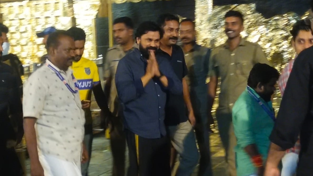 DILEEP VISITS SABARIMALA  DILEEP AT SABARIMALA  ദിലീപ് ശബരിമലയിൽ ദർശനം നടത്തി  SABARIMALA LATEST NEWS