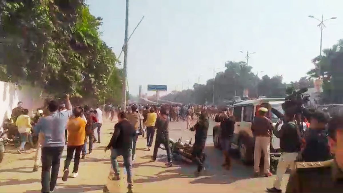 LATHI CHARGE IN PATNA