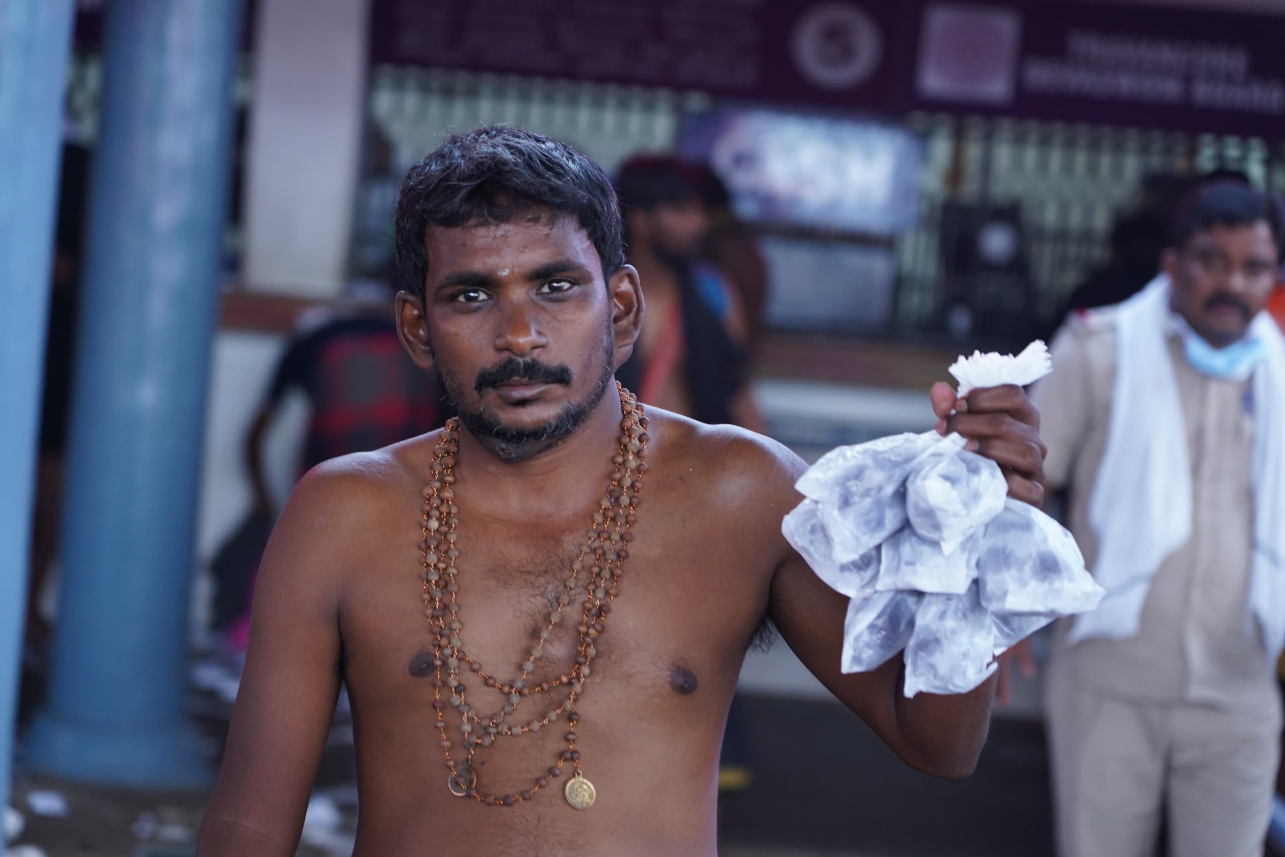 KERALA POLICE IN SABARIMALA  SABARIMALA SANNIDHANAM  കേരള പൊലീസ് റിസ്റ്റ് ബാന്‍ഡ് ശബരിമല  ശബരിമലയില്‍ കൂട്ടംതെറ്റിയാല്‍ സഹായം