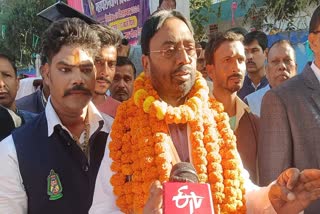 MLA Suresh Paswan welcomed by party workers on reaching Deoghar after Hemant cabinet expansion