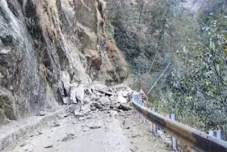 Rock broke on Kedarnath Highway