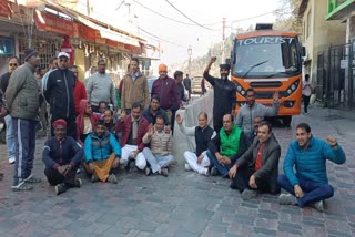 MUSSOORIE DIVIDER PROTEST