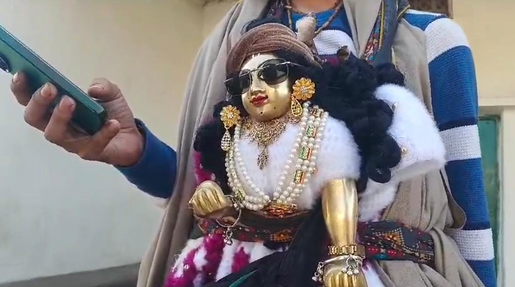 Rishabh Thakur walking with Laddu Gopal