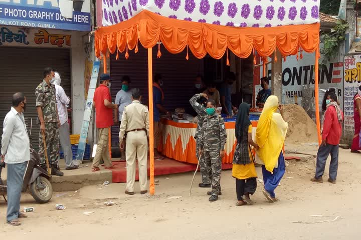 district administration seal four shops in Gumla 