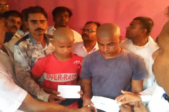 para-teachers-gave-financial-support-to-dependents-of-deceased-teacher-in-hazaribag