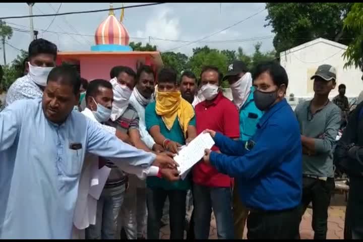 Sarpanch Sangh submits memo