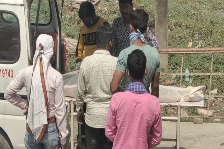 a person dies after drinking poisonous liquor in Muzaffarpur