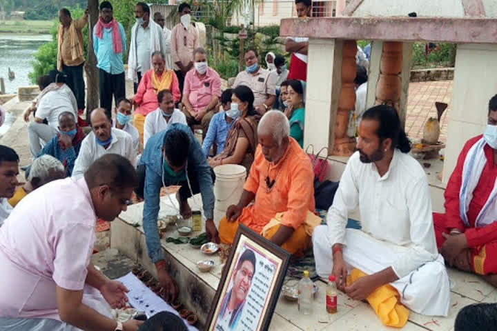 Ajit Jogi's grave soil flowed in Narmada river