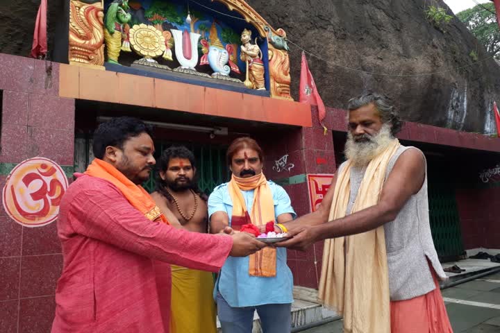 District President of Vishwa Hindu Parishad reached ramrekha dham in Simdega 