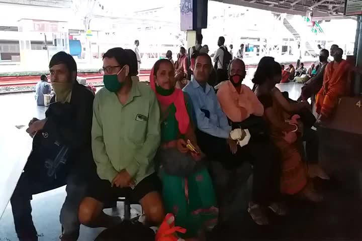 passengers do not follow rule of social distancing in malda railway station