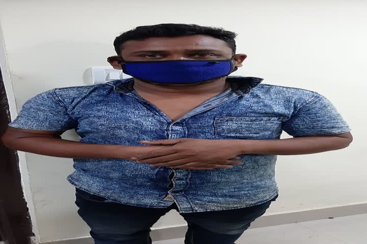 Smuggler arrested by STF at Acharya vihar