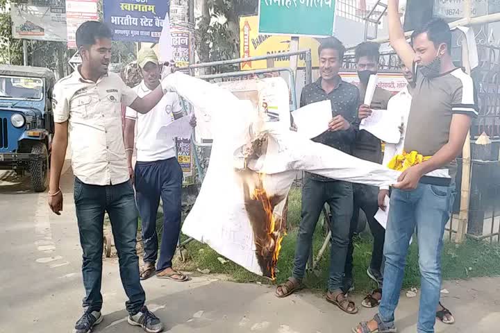 JAP protests at Gandhi Inter High School over crores of scam in bhagalpur