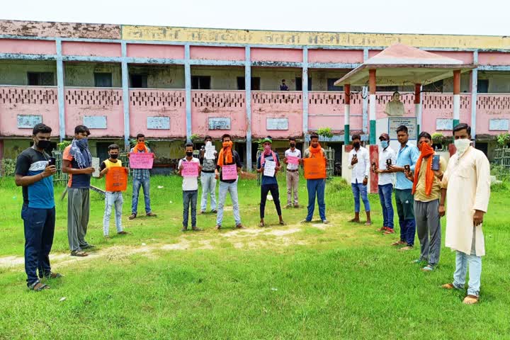 ABVP workers protest against the government over employment in madhubani