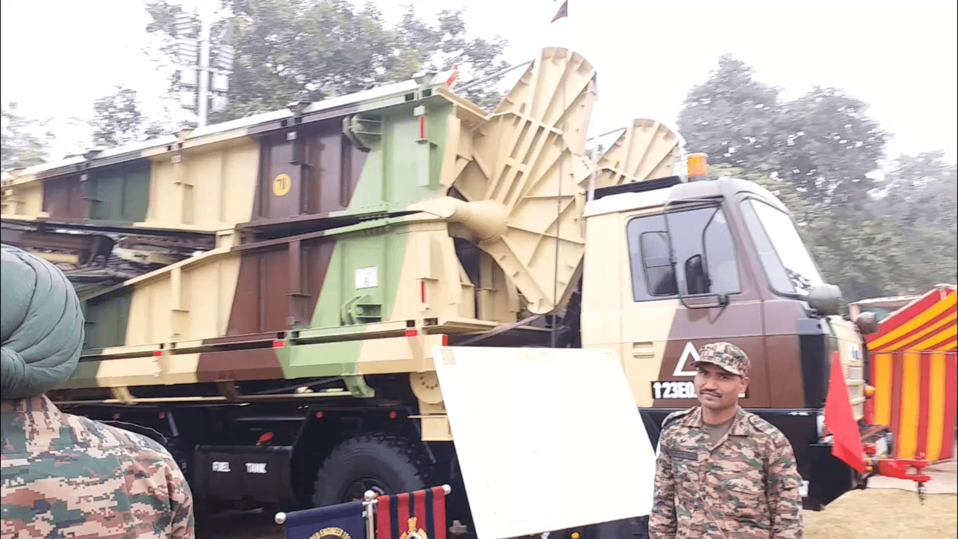 सर्वत्र ब्रिज सेना का अहम हिस्सा है.