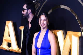 Ranbir Kapoor's last offering Animal was a box office phenomenon. The actors and crew of the film were treated to a success celebration on Saturday night. Attending the occasion were members of the film's cast, including Bobby Deol, Triptii Dimri, Rashmika Mandanna, Anil Kapoor, Bobby Deol and Ranbir Kapoor. However, what stole the limelight was Alia Bhatt and Ranbir Kapoor's chemistry at the success bash.