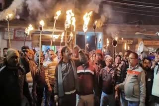 Workers took out torch procession in Dhanbad