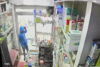 Claver thief targeted the medical shop, stole thousands of rupees in minutes In Hoshiarpur