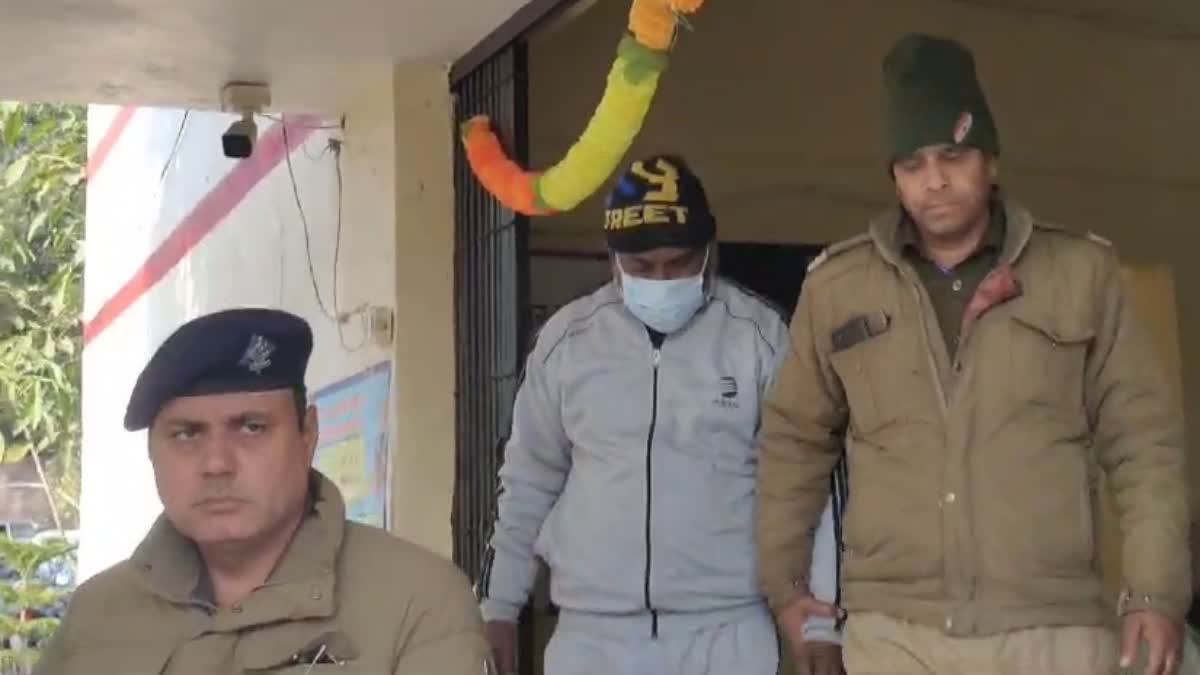 Fake policeman arrested in Haldwani