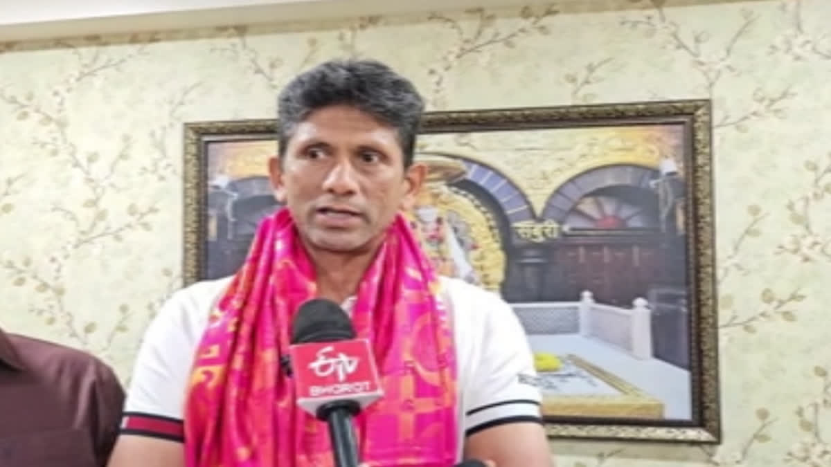 former Venkatesh Prasad on  Sujay Vikhe Patil