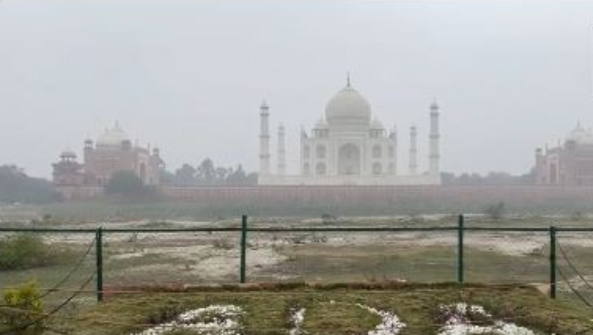 DENSE FOG COVERS NORTH INDIA  THICK LAYER OF FOG  AYODHYA RAILWAY  TAJ MAHAL COVERED FOG