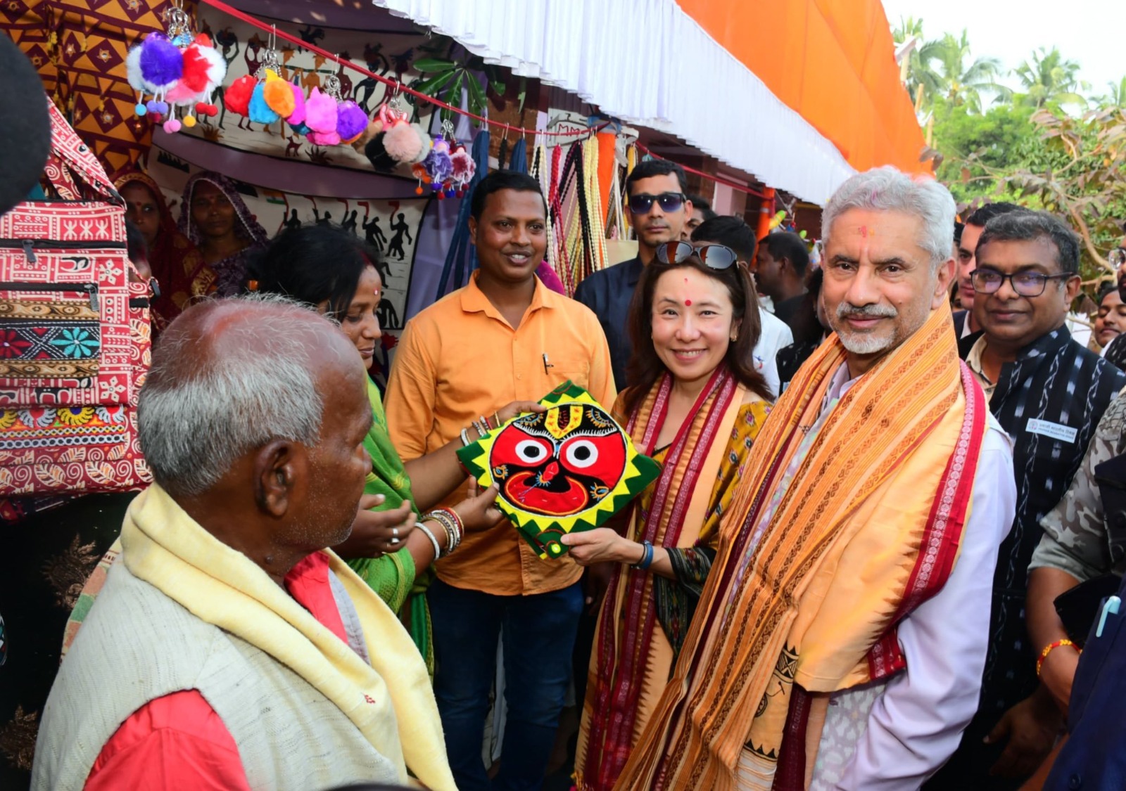 EAM Dr Jaishankar with his wife in Raghurajpur