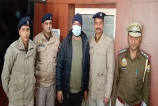 पुलिस की गिरफ्त में आरोपी