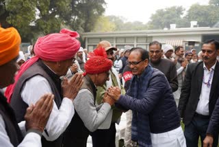 SHIVRAJ SINGH MEET FARMERS