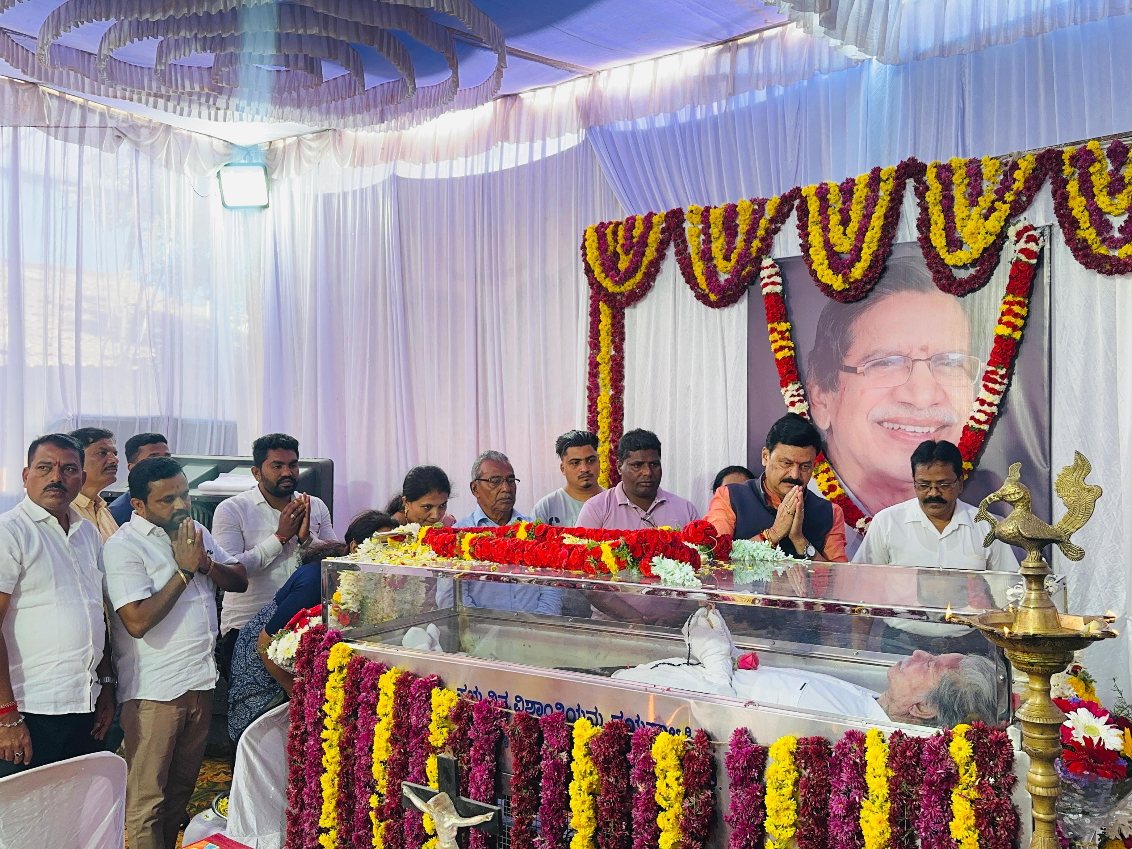 sagar-residents-pay-final-tribute-to-na-dsouza