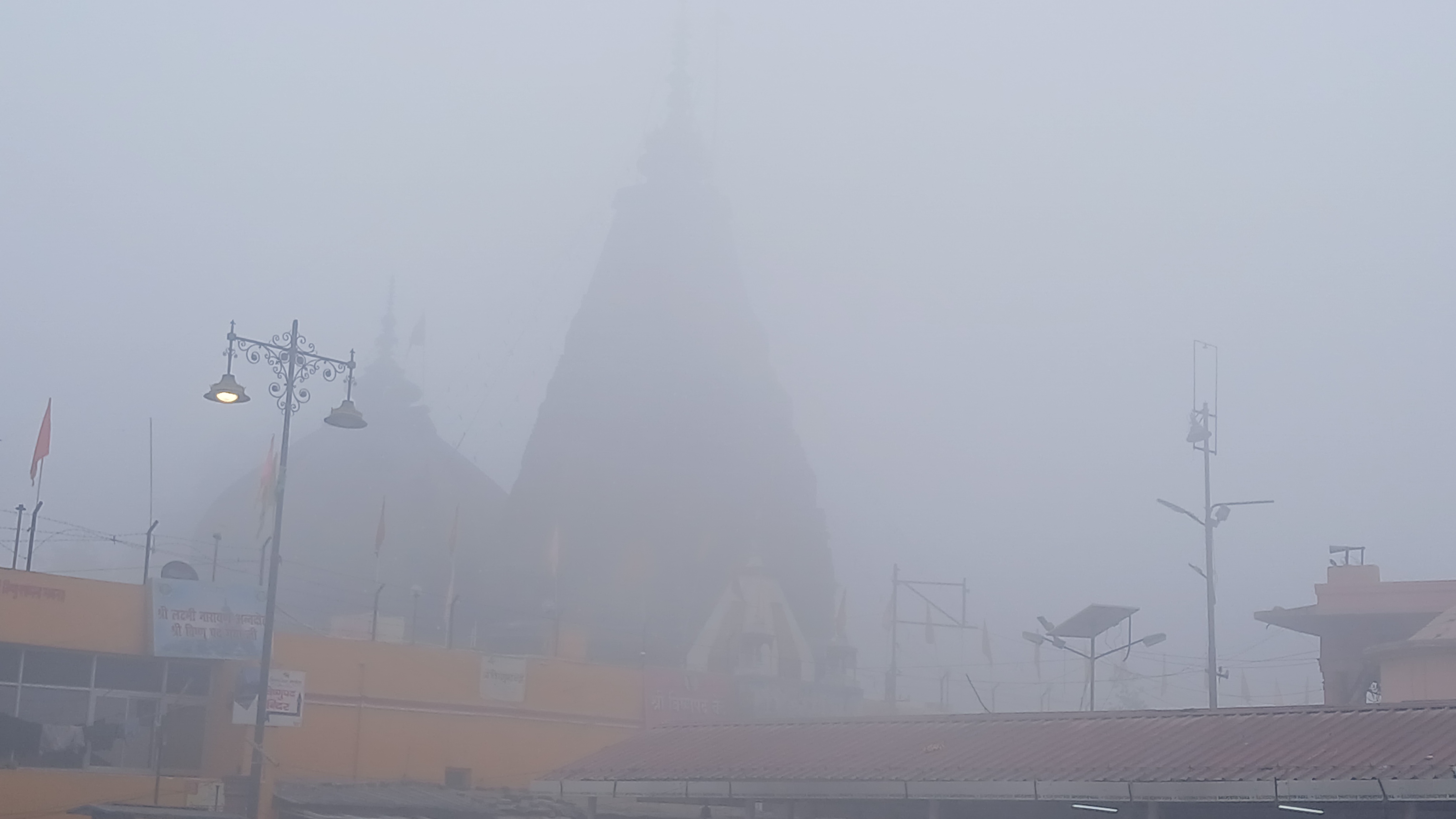 Pinddaan amidst heavy fog in gaya