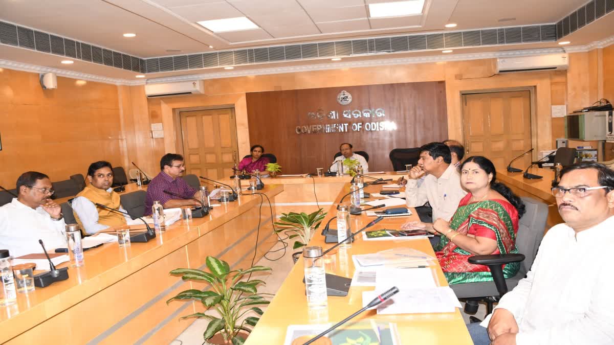 Chief Secretary Chairs Meeting