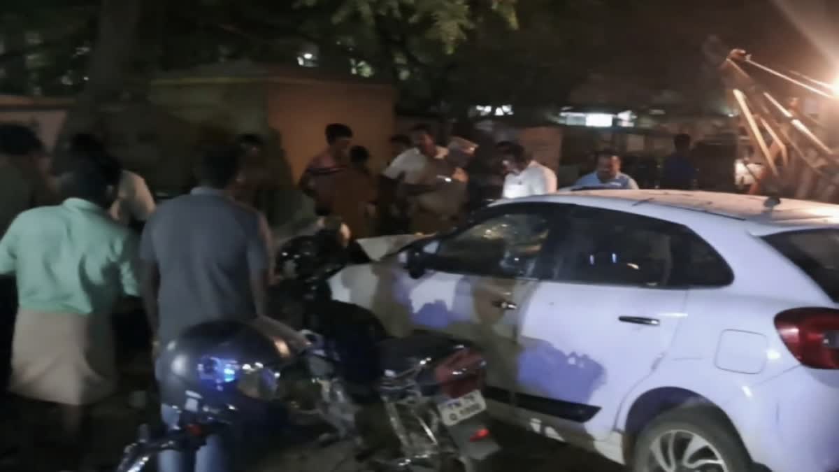 7 people were injured when a car crashed into roadside shops in tirunelveli