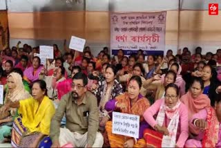 mid-day-meal-worker-protest-at-chachal