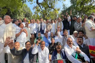 Karnataka CM Dy CM MLAs Leaders Stage Protest Against Centre in Delhi