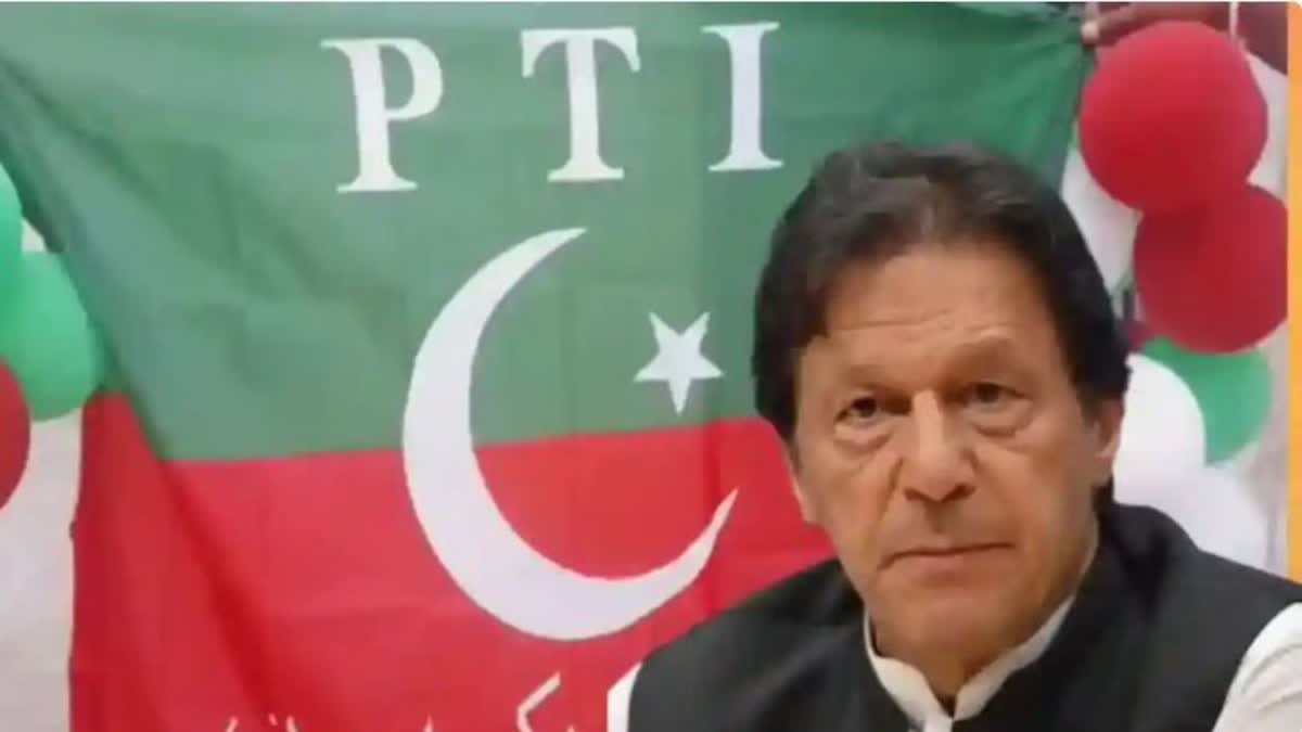 Imran Khan supports military commanders