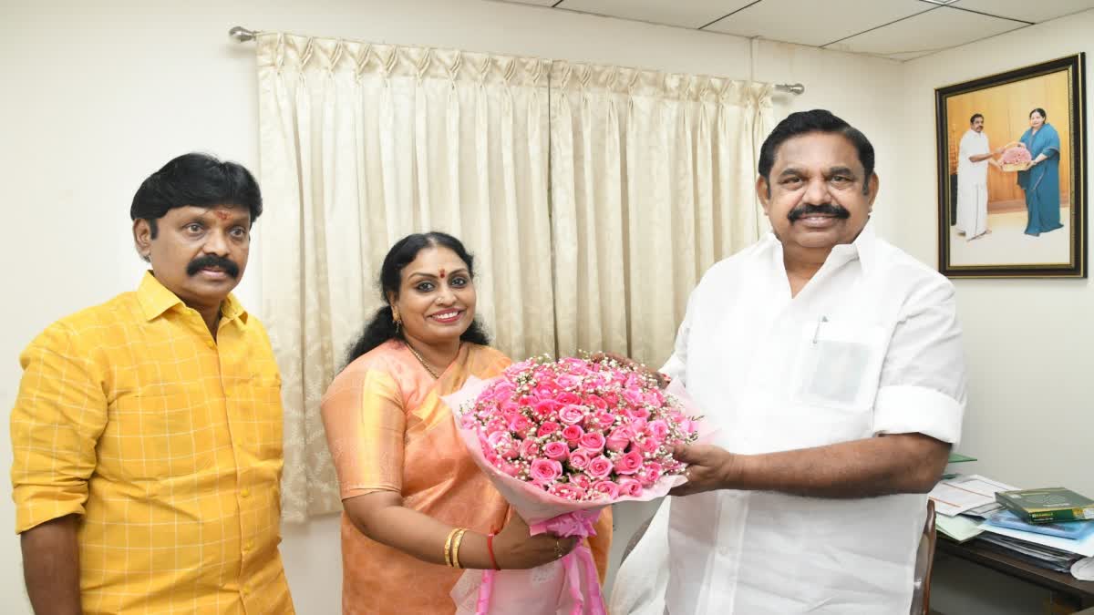 shimla-muthuchozhan-left-dmk-and-joined-aiadmk-in-presence-of-edappadi-palaniswami