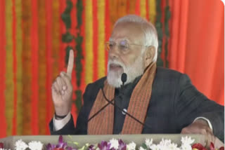 PM Modi addressing a rally in Srinagar during his Kashmir visit