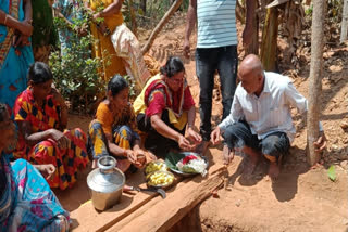 The efforts of Gauri Nayka, a woman from Ganeshanagar, who was digging a well for Anganwadi children alone in Sirasi, Uttara Kannada district for the last 36 days, have borne fruit.