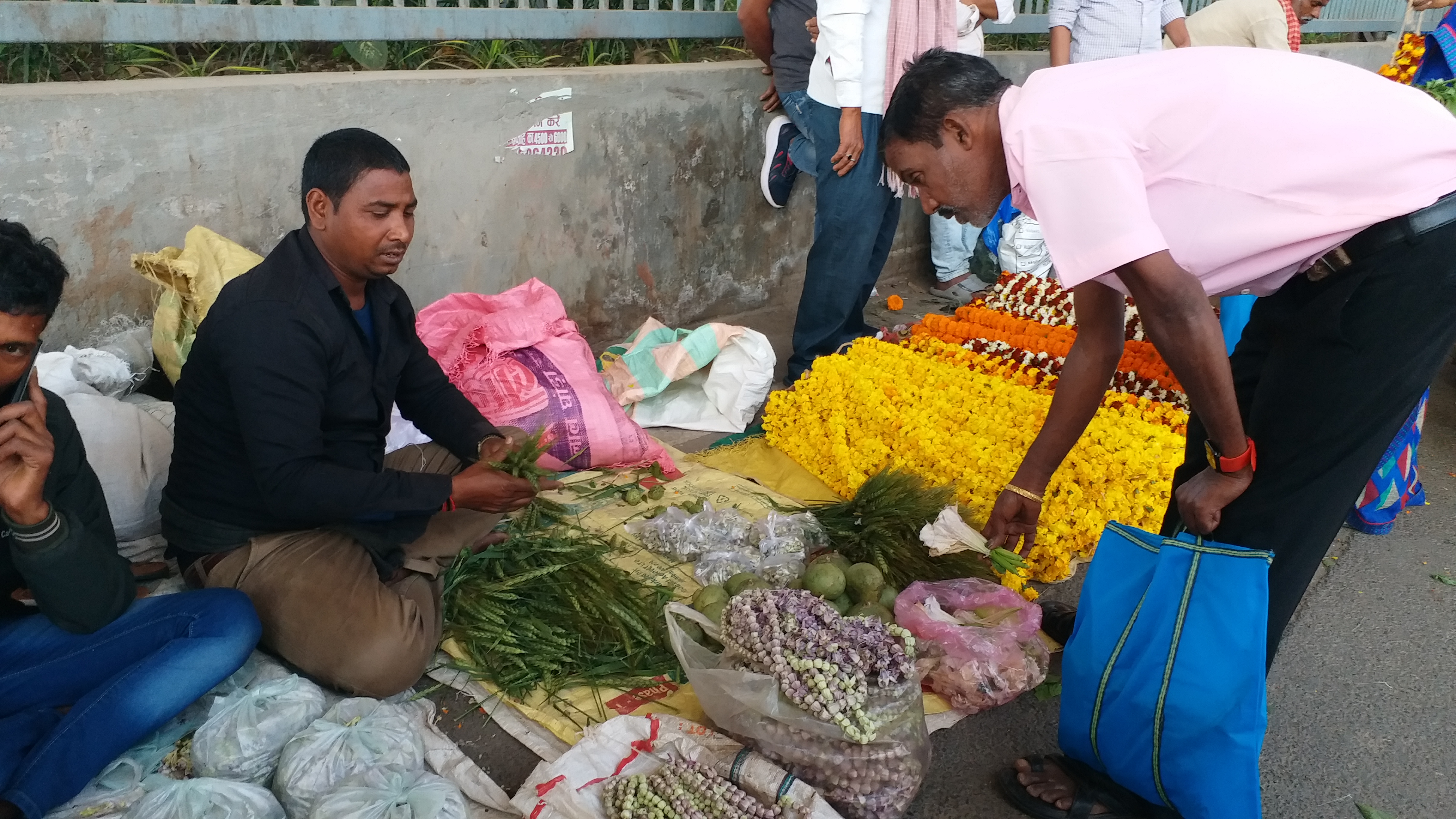 पटना में फूलों का बाजार गुलजार