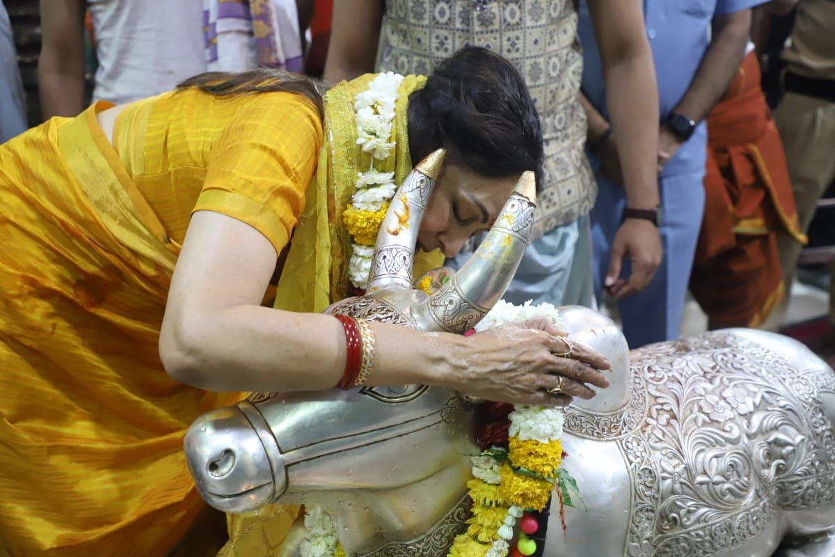 Hema Malini blessings Baba Mahakal