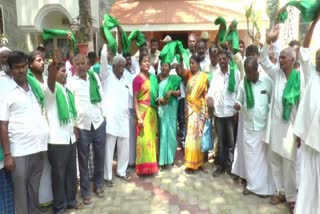 Farmers protest in front of MLA's house