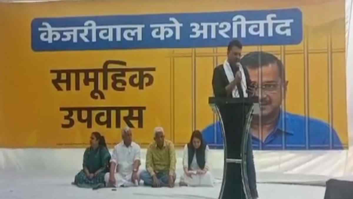 केजरीवाल को आशीर्वाद कैंपेन