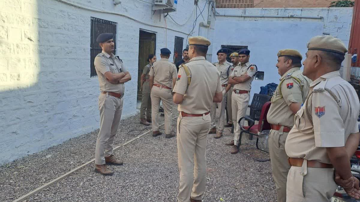 जमीनी विवाद में पुलिस को बंधक बनाया