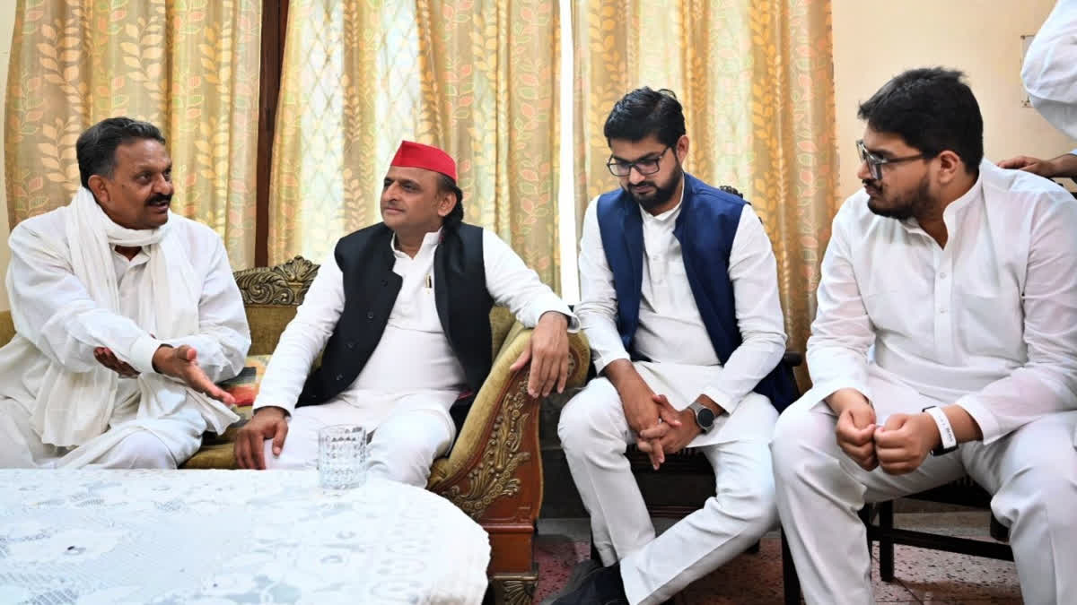 Samajwadi Party president Akhilesh Yadav on Sunday visited the family of mafia-turned-politician Mukhtar Ansari at his home in Ghazipur, and said he hoped the truth of his death will come out and the family will get justice.